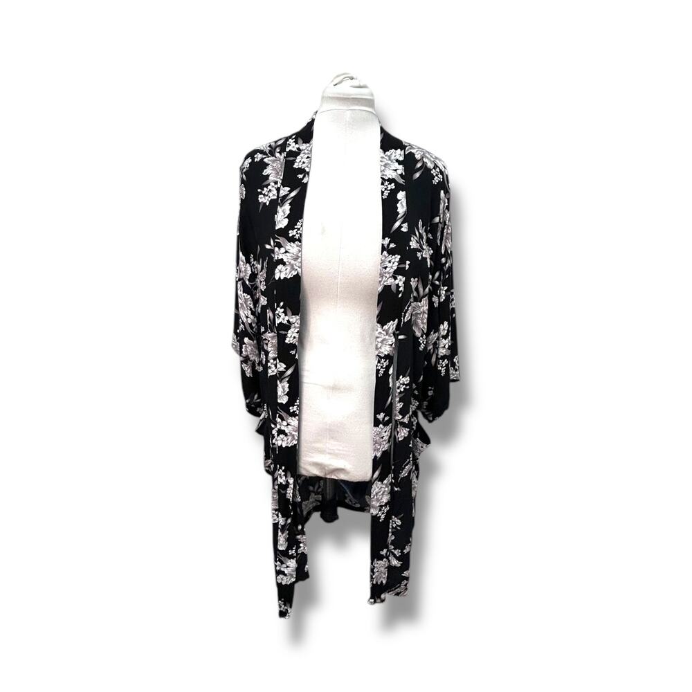 Spiritual Gangster Women's 'Maya' Black Floral Kimono, One Size - Picture 3 of 13